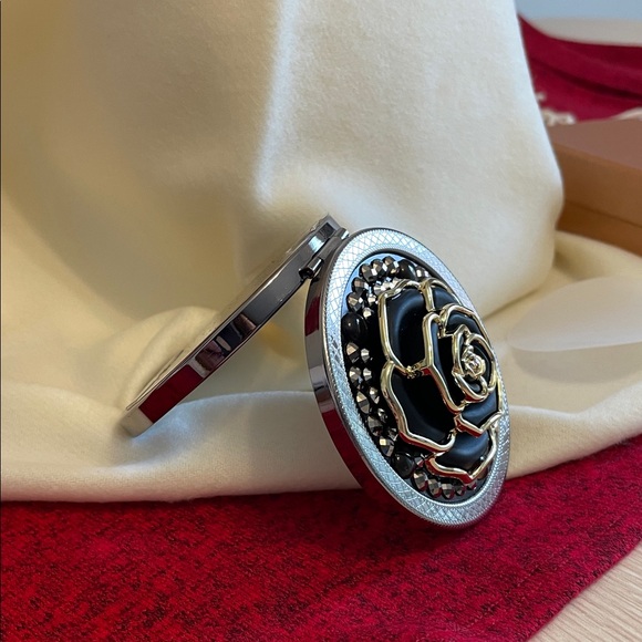 Compact Mirror - Picture 3 of 6